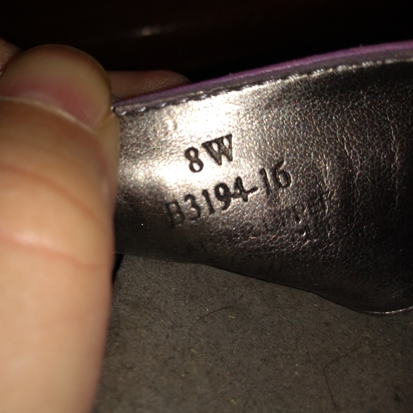 Blondo Purple Strappy Leather Sandals, Size 8W, Zippered Backs, Studded … - Picture 9 of 12